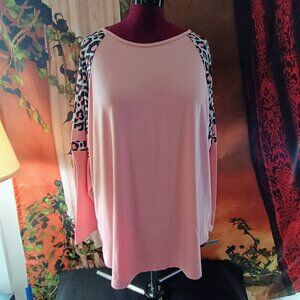 EUC: TIYOMI Plus Sze. 3XL Pink Leopard Print Raglan Tunic Top